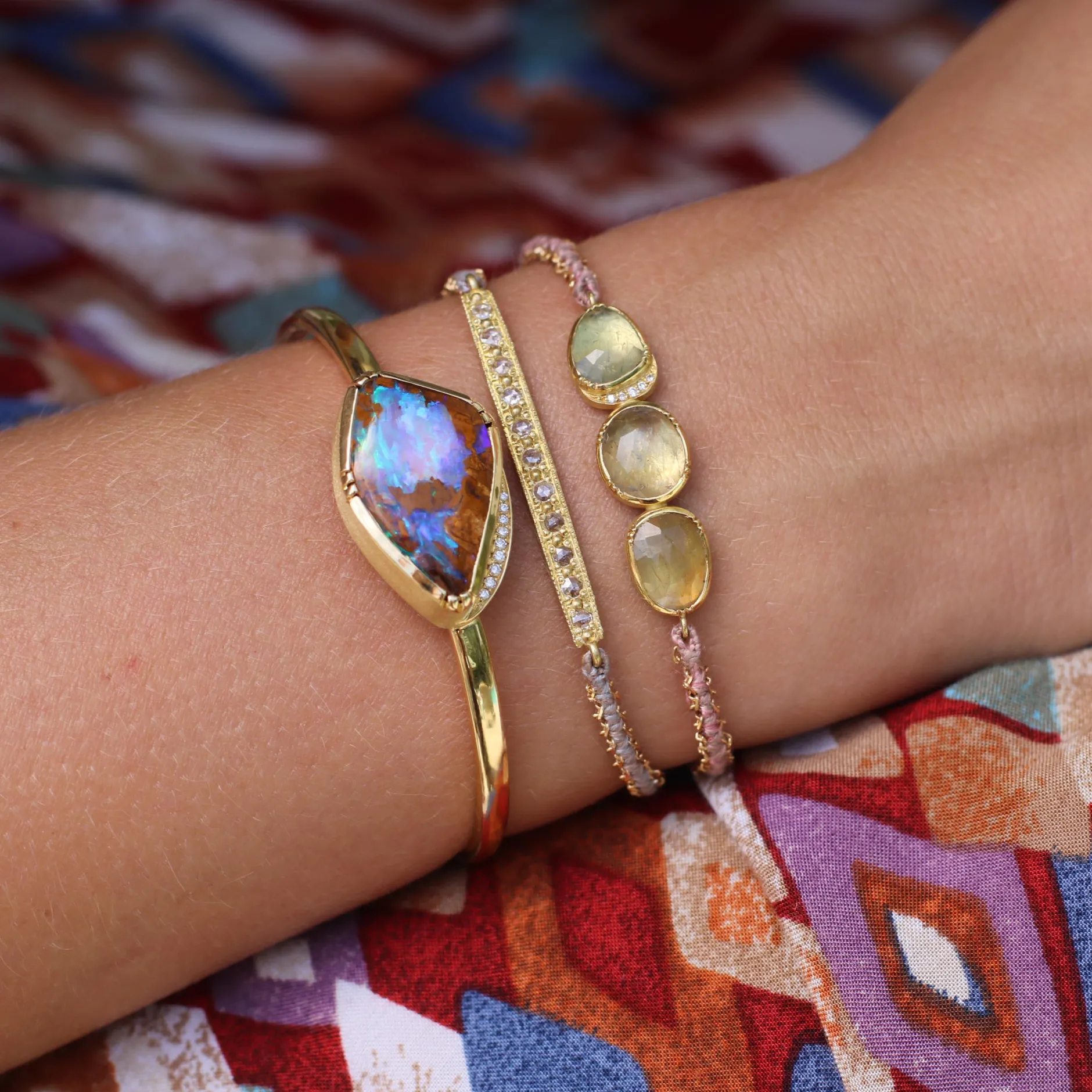 TRIPLE ORBIT HALO SAPPHIRE SILK GOLD BRACELET^Brooke Gregson Online